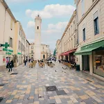 L'horloge De L'ecusson نيم