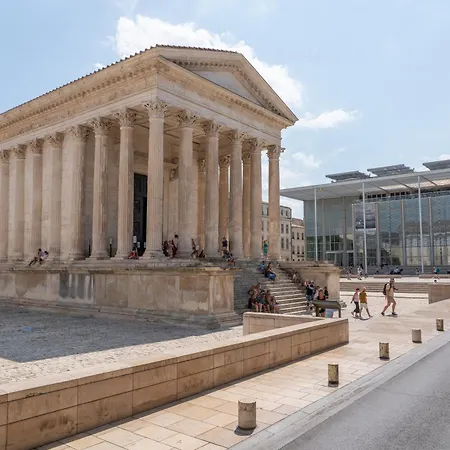 L'horloge De L'ecusson Apartman Nîmes