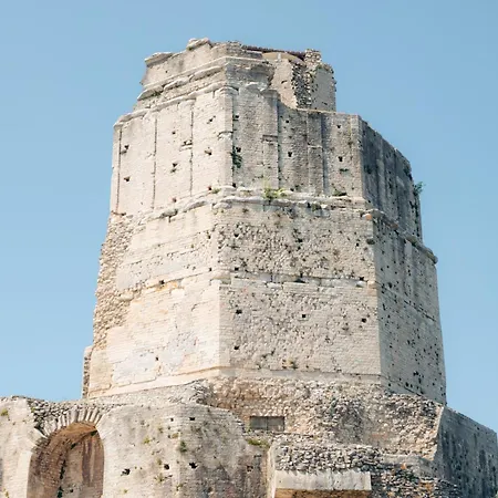 L'horloge De L'ecusson * Νιμ