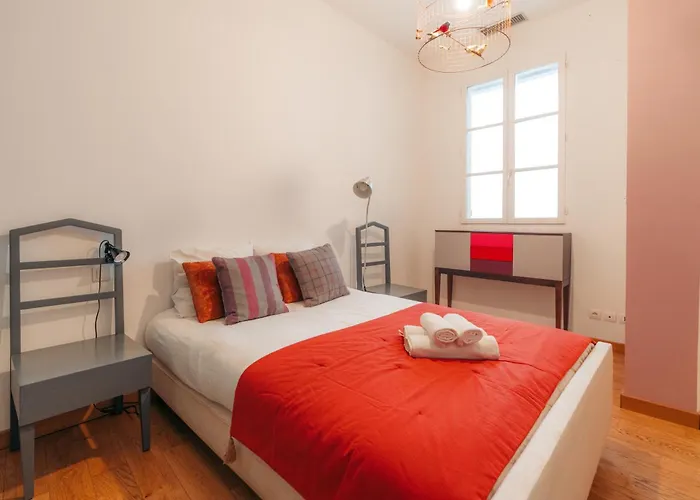 L'horloge De L'ecusson شقة *