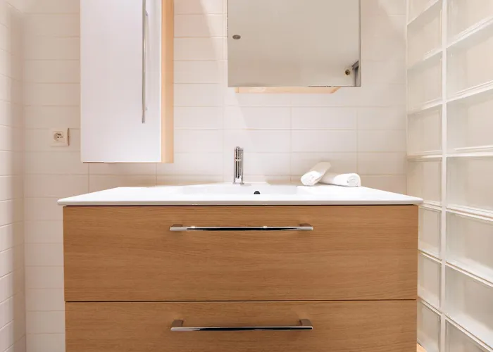 L'horloge De L'ecusson شقة