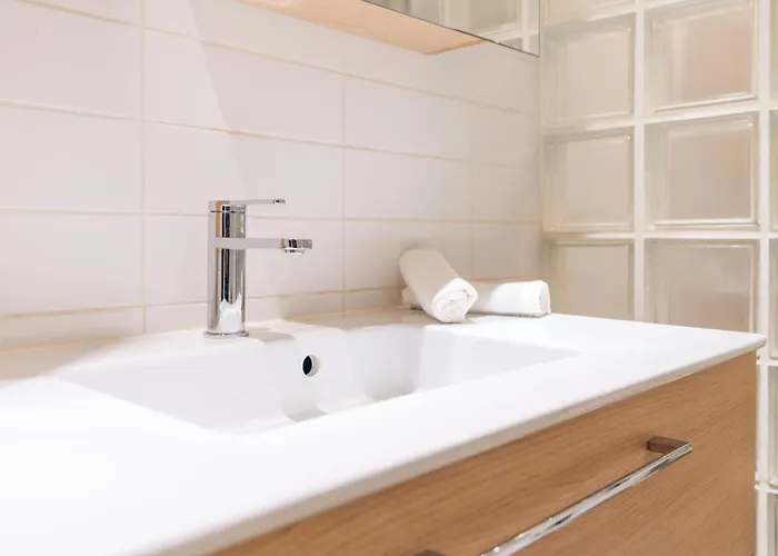 L'horloge De L'ecusson شقة *