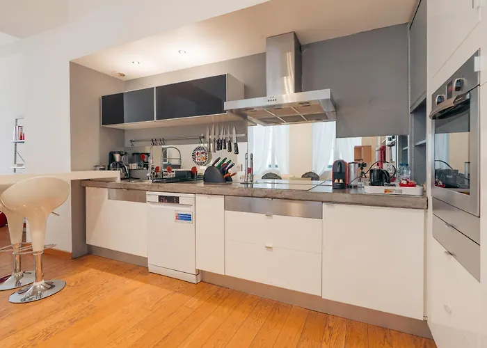 L'horloge De L'ecusson * نيم