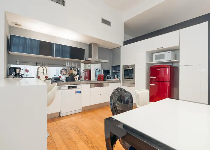 L'horloge De L'ecusson * نيم