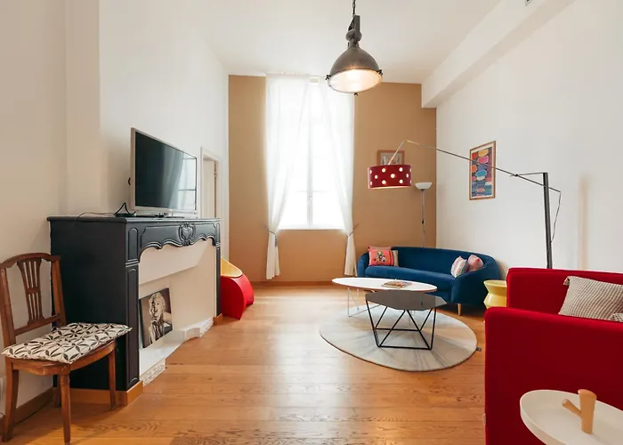 L'horloge De L'ecusson شقة