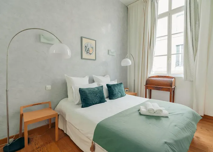 L'horloge De L'ecusson نيم