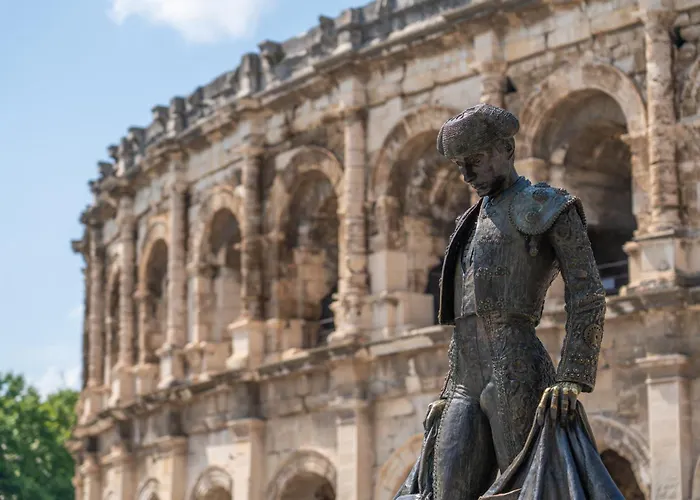 L'horloge De L'ecusson * نيم